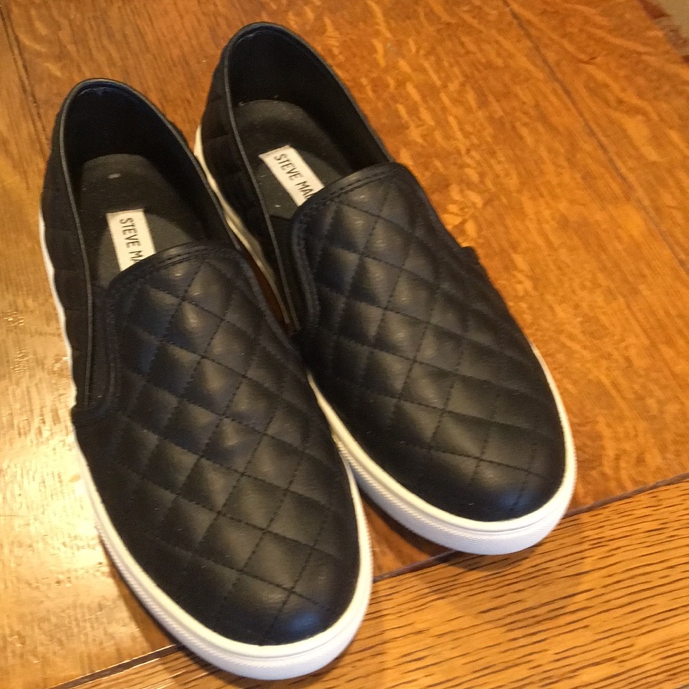 Steve Madden black quilted slip on’s